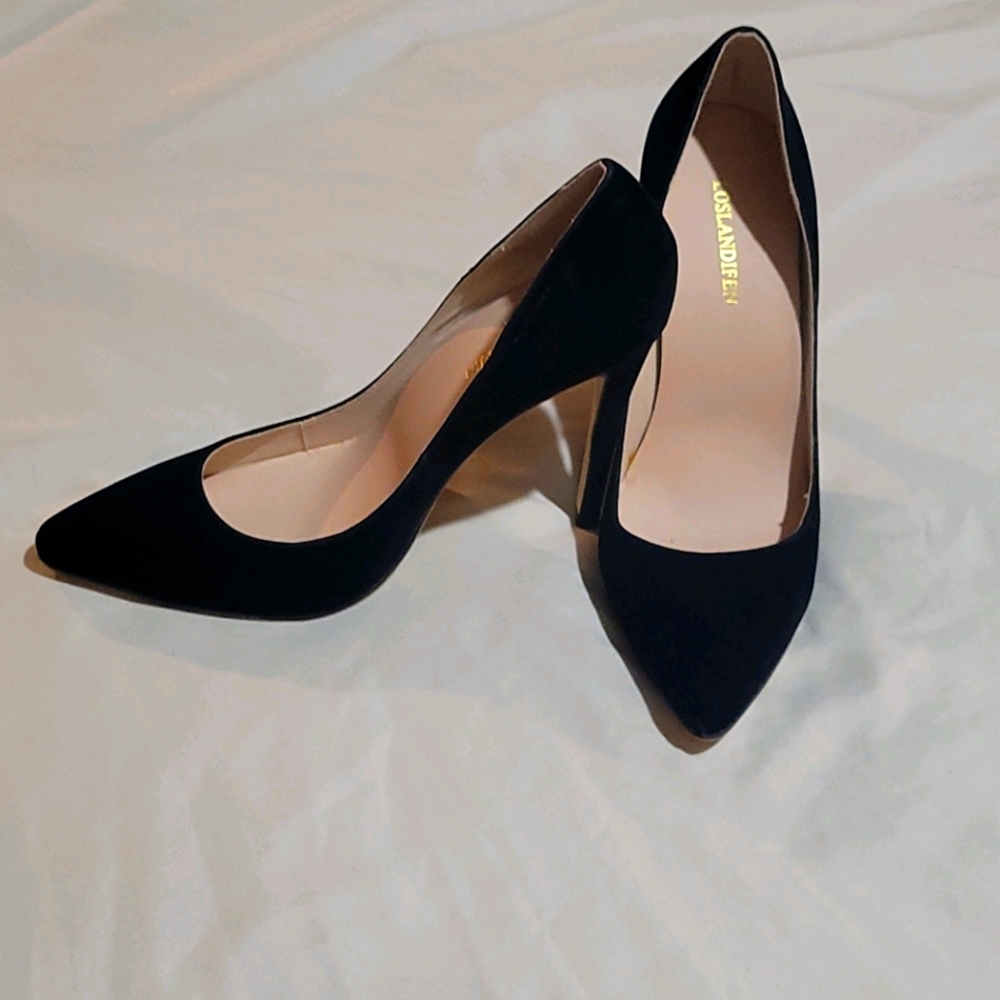 Loslandifen Black Suede Pumps